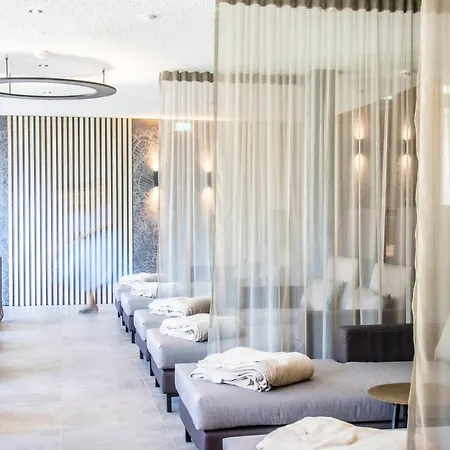 Damuelser Hof - Wellness & 4*