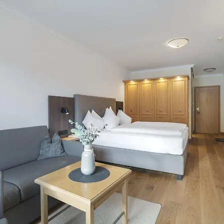 Damuelser Hof 4*