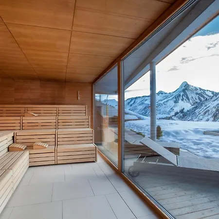 Damuelser Hof - Wellness & Hotel